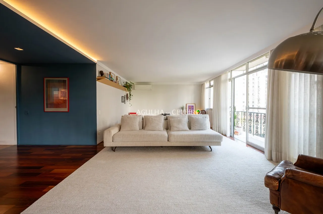 Apartamento reformado à venda na parte baixa do Jardim América – 13360