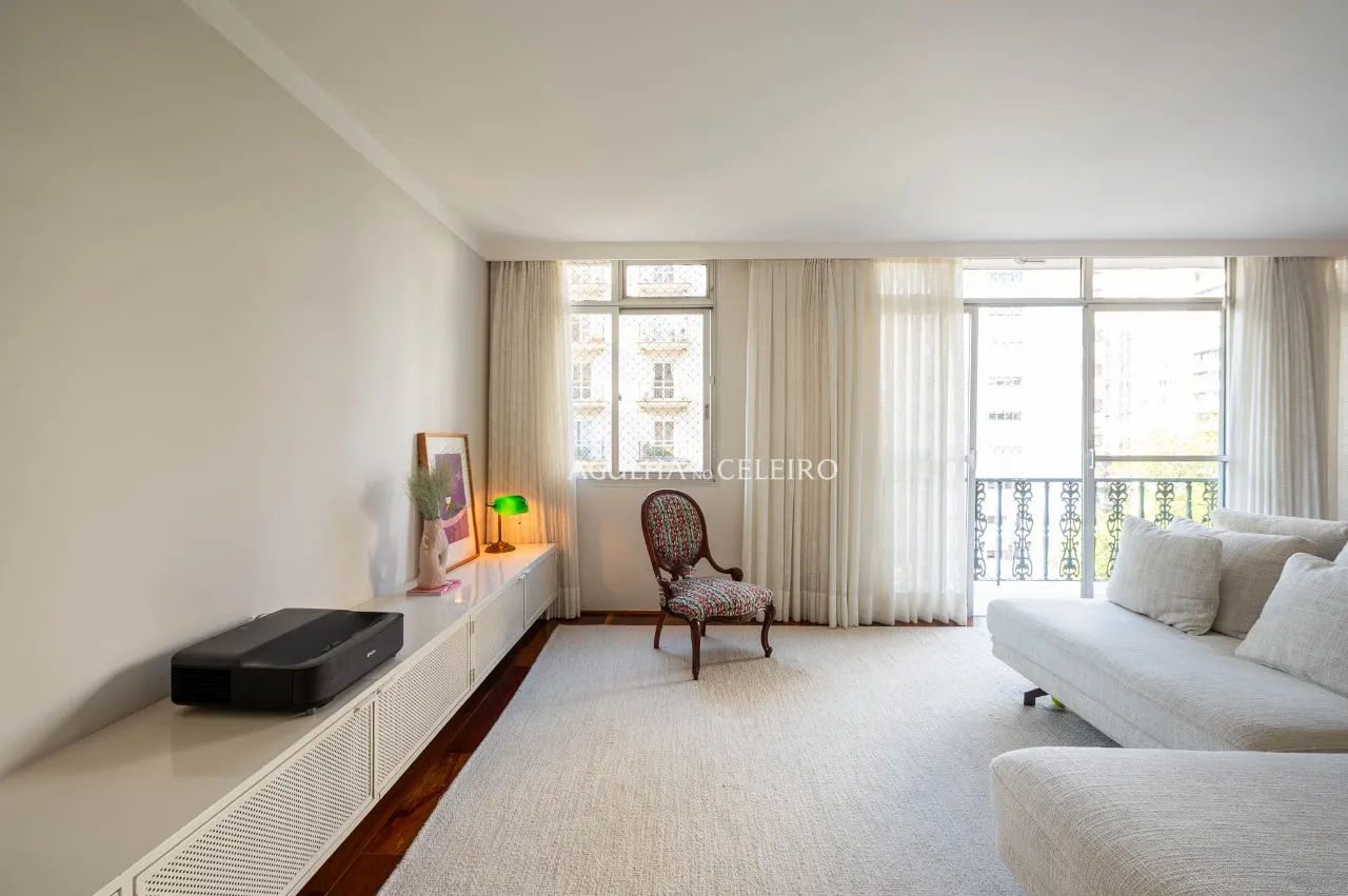 Apartamento reformado à venda na parte baixa do Jardim América – 13360