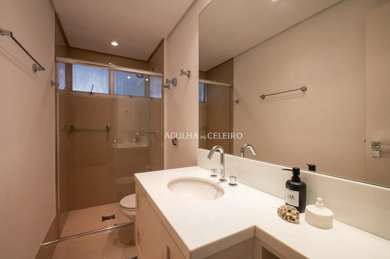 Apartamento reformado à venda na parte baixa do Jardim América – 13360