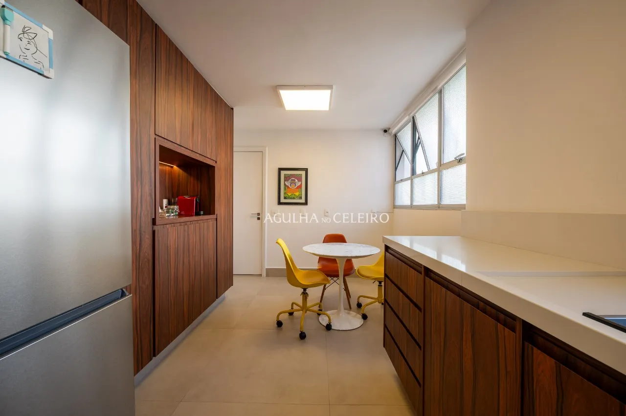 Apartamento reformado à venda na parte baixa do Jardim América – 13360