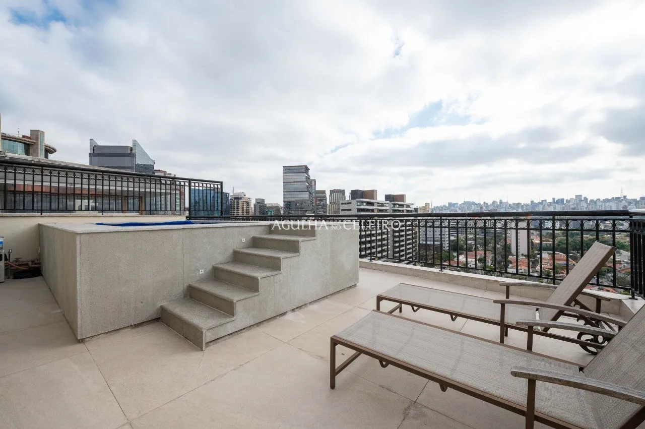 Cobertura à venda na Vila Nova Conceição, com vista deslumbrante. – 18033