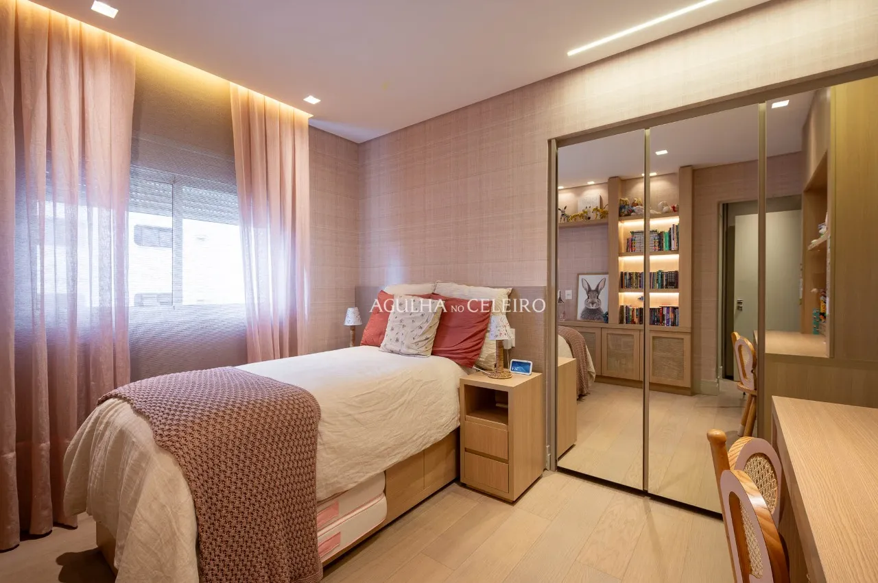 Cobertura à venda na Vila Nova Conceição, com vista deslumbrante. – 18033