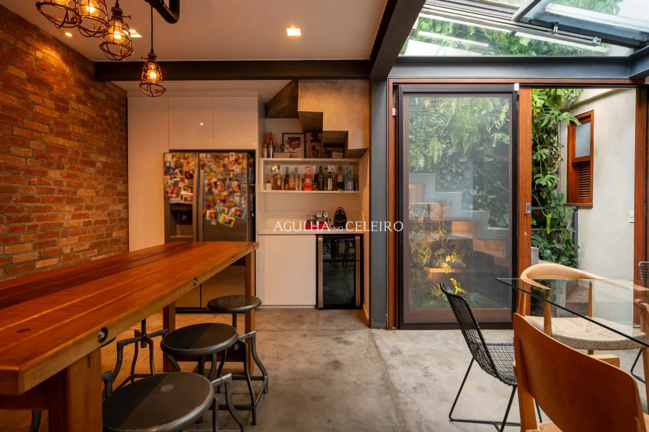 Casa de Vila Charmosa- Totalmente Reformada com Projeto de Arquiteta Renomada! – 18494