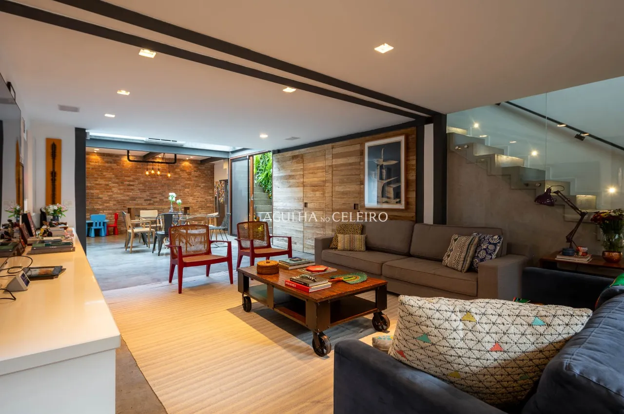 Casa de Vila Charmosa- Totalmente Reformada com Projeto de Arquiteta Renomada! – 18494