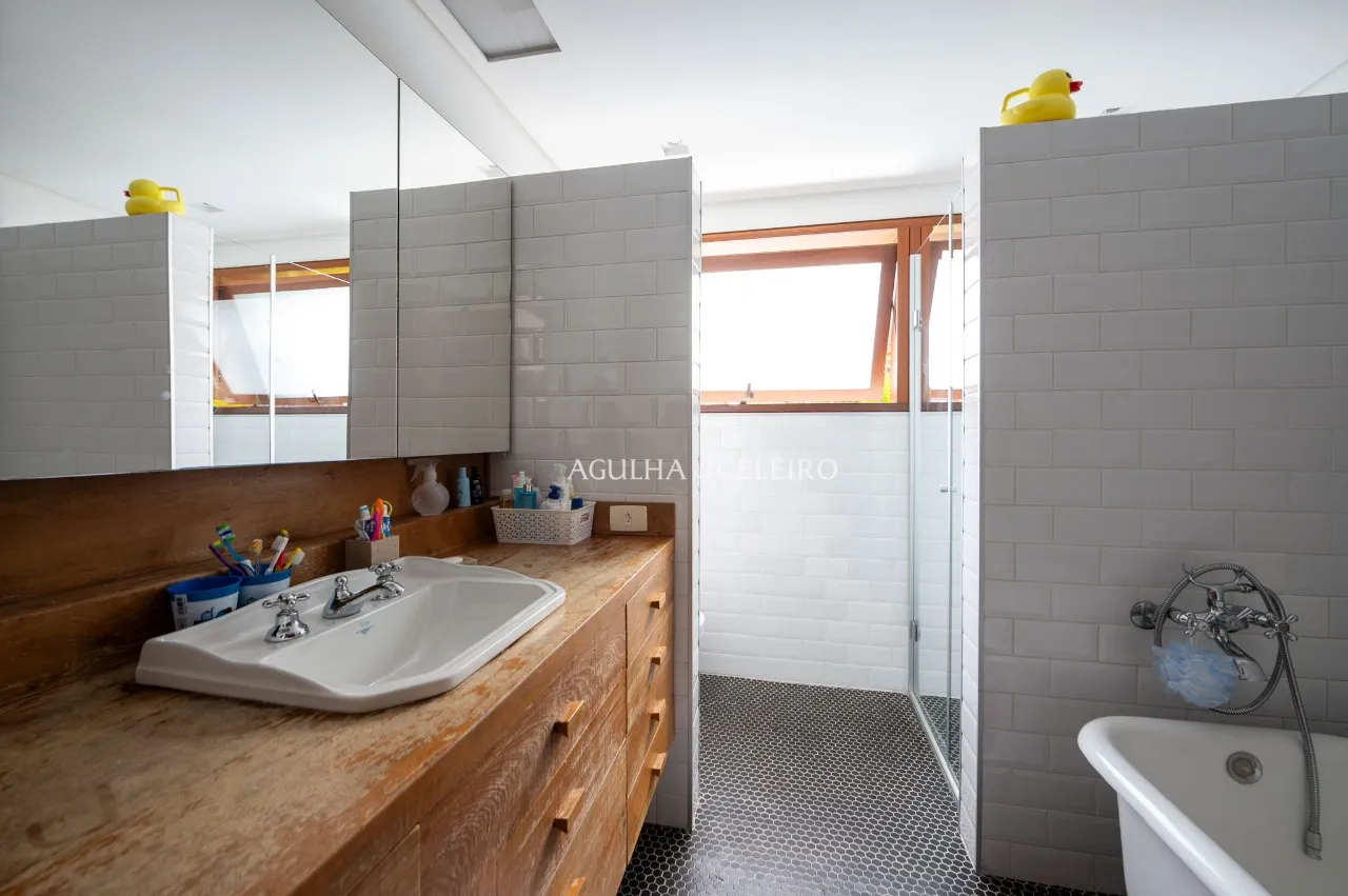 Casa de Vila Charmosa- Totalmente Reformada com Projeto de Arquiteta Renomada! – 18494