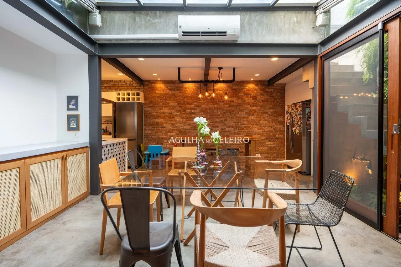 Casa de Vila Charmosa- Totalmente Reformada com Projeto de Arquiteta Renomada! – 18494