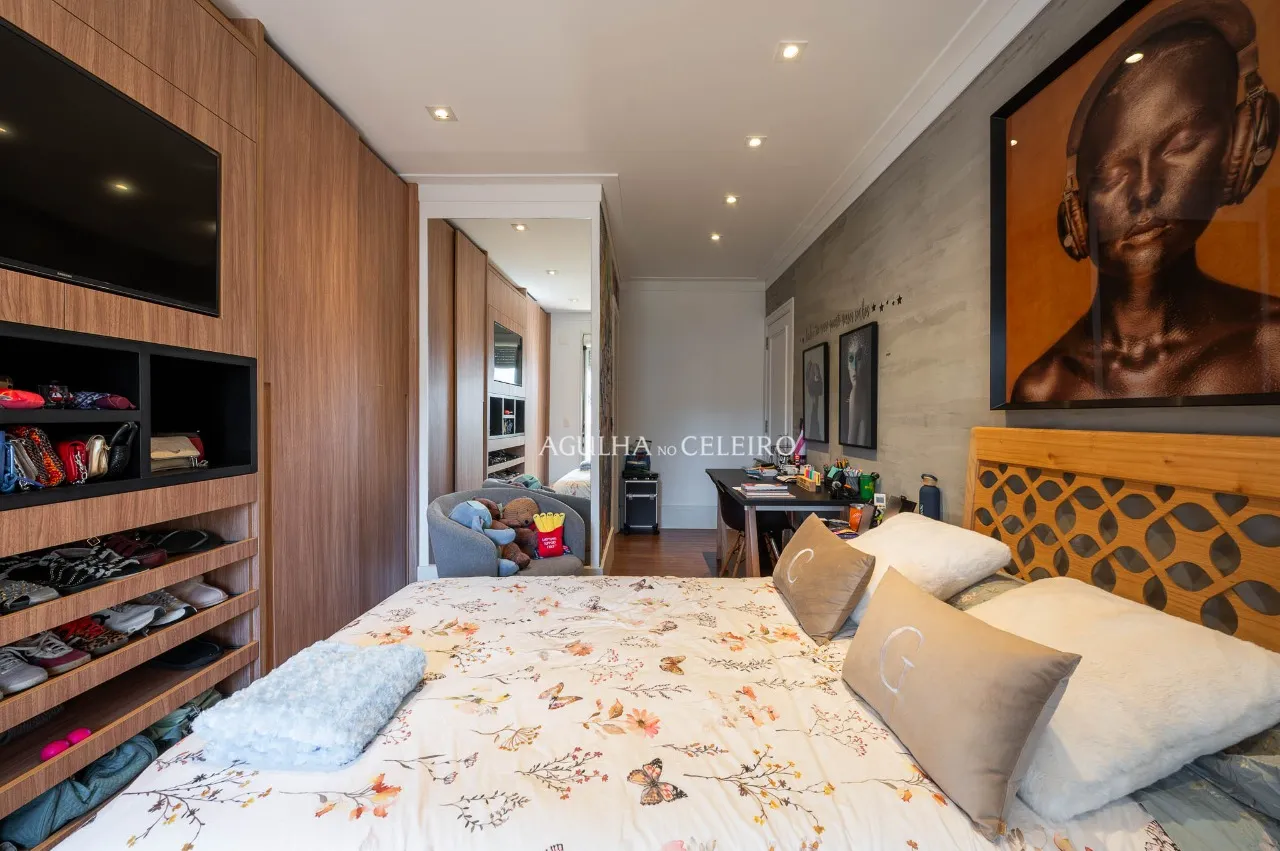 Casa com projeto acolhedor e com projeto que integra a natureza, em condomínio de Alto de Pinheiros. – 19948