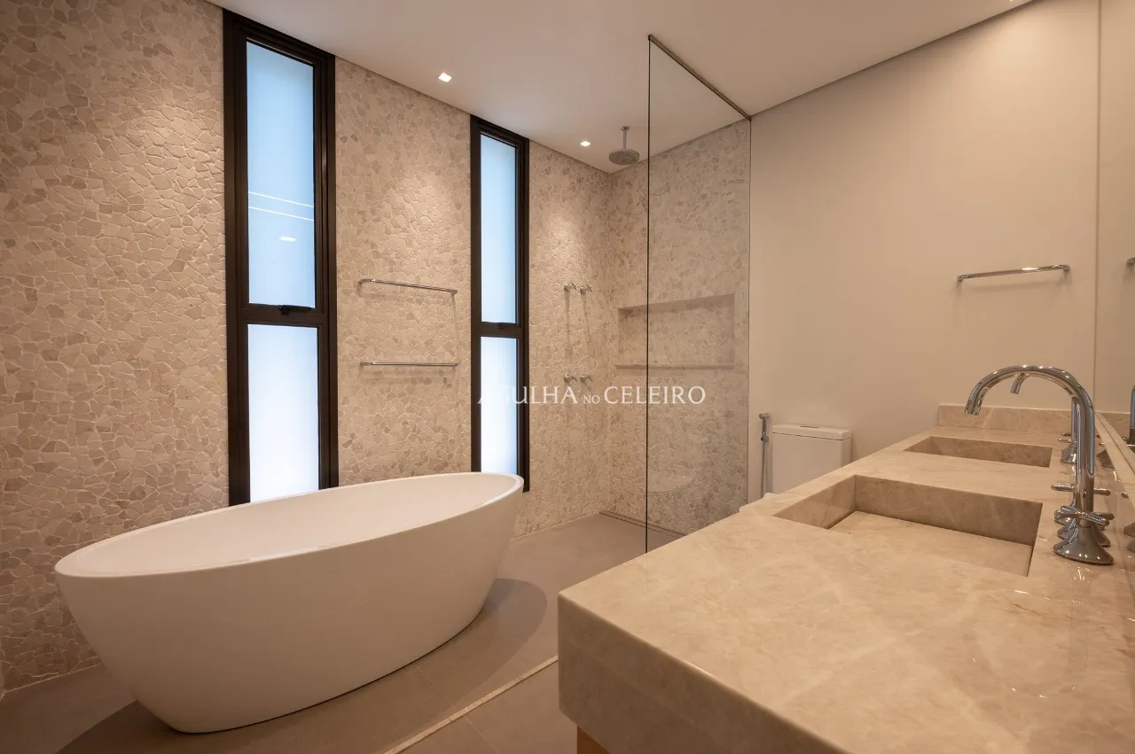 Residência sofisticada em condomínio exclusivo na Cidade Jardim. – 20088