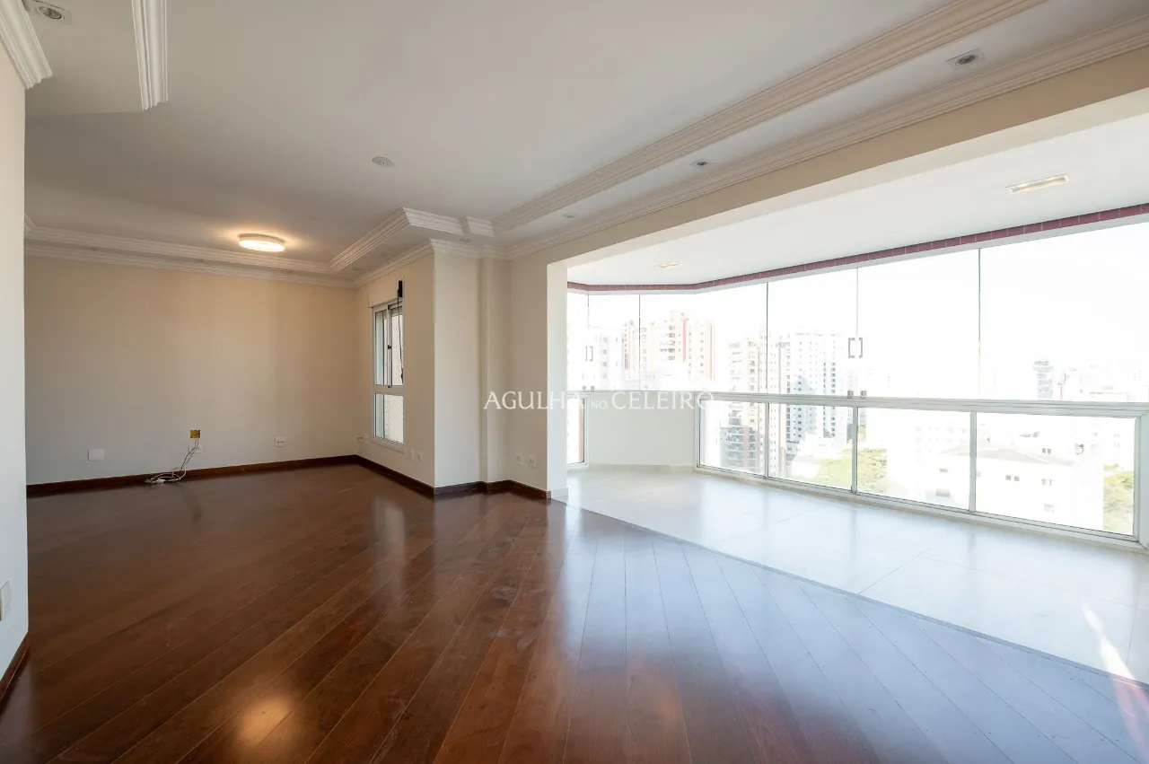 Oportunidade imperdível, apartamento reformado à venda em Moema. – 20177