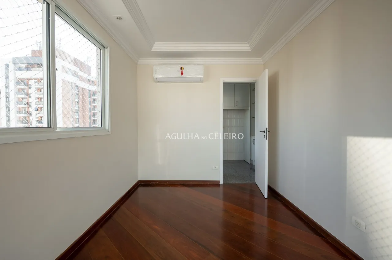 Oportunidade imperdível, apartamento reformado à venda em Moema. – 20177