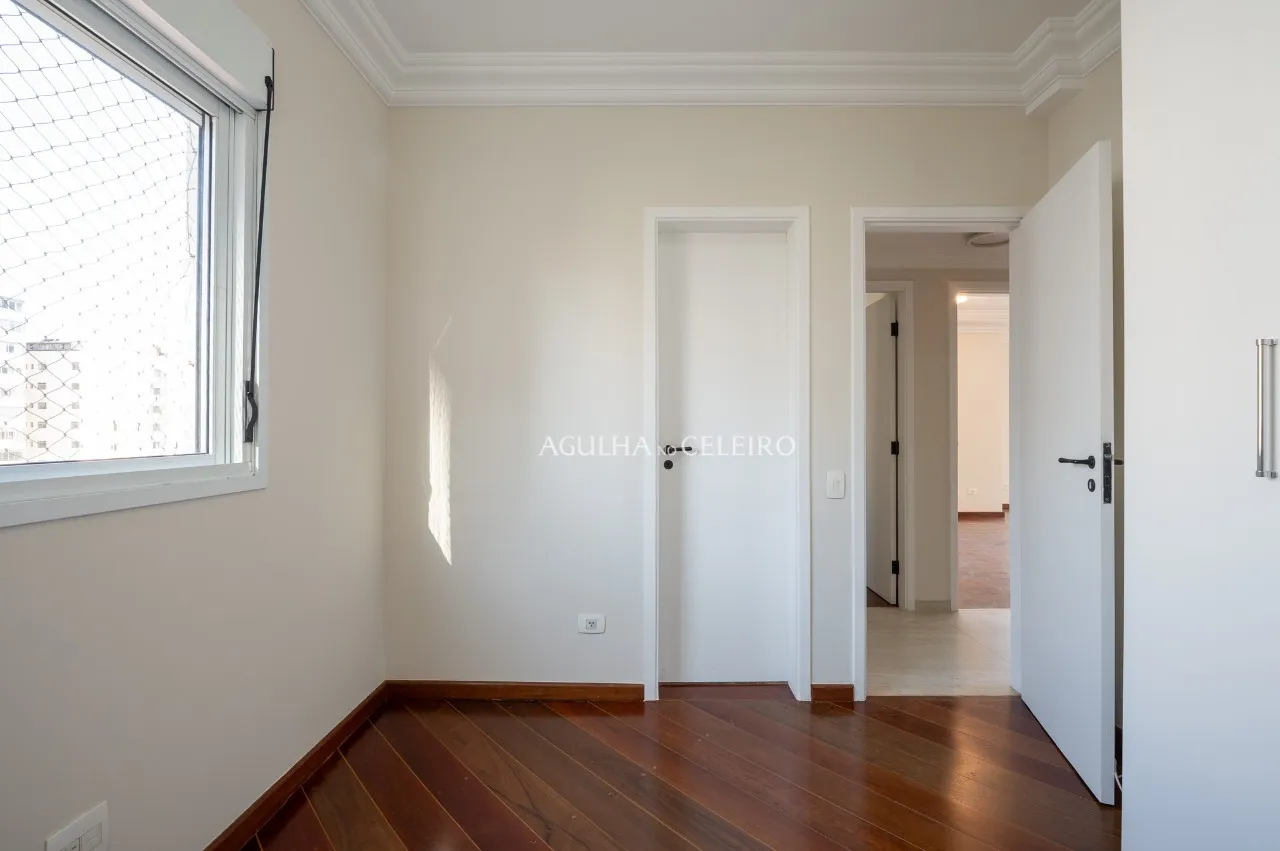 Oportunidade imperdível, apartamento reformado à venda em Moema. – 20177