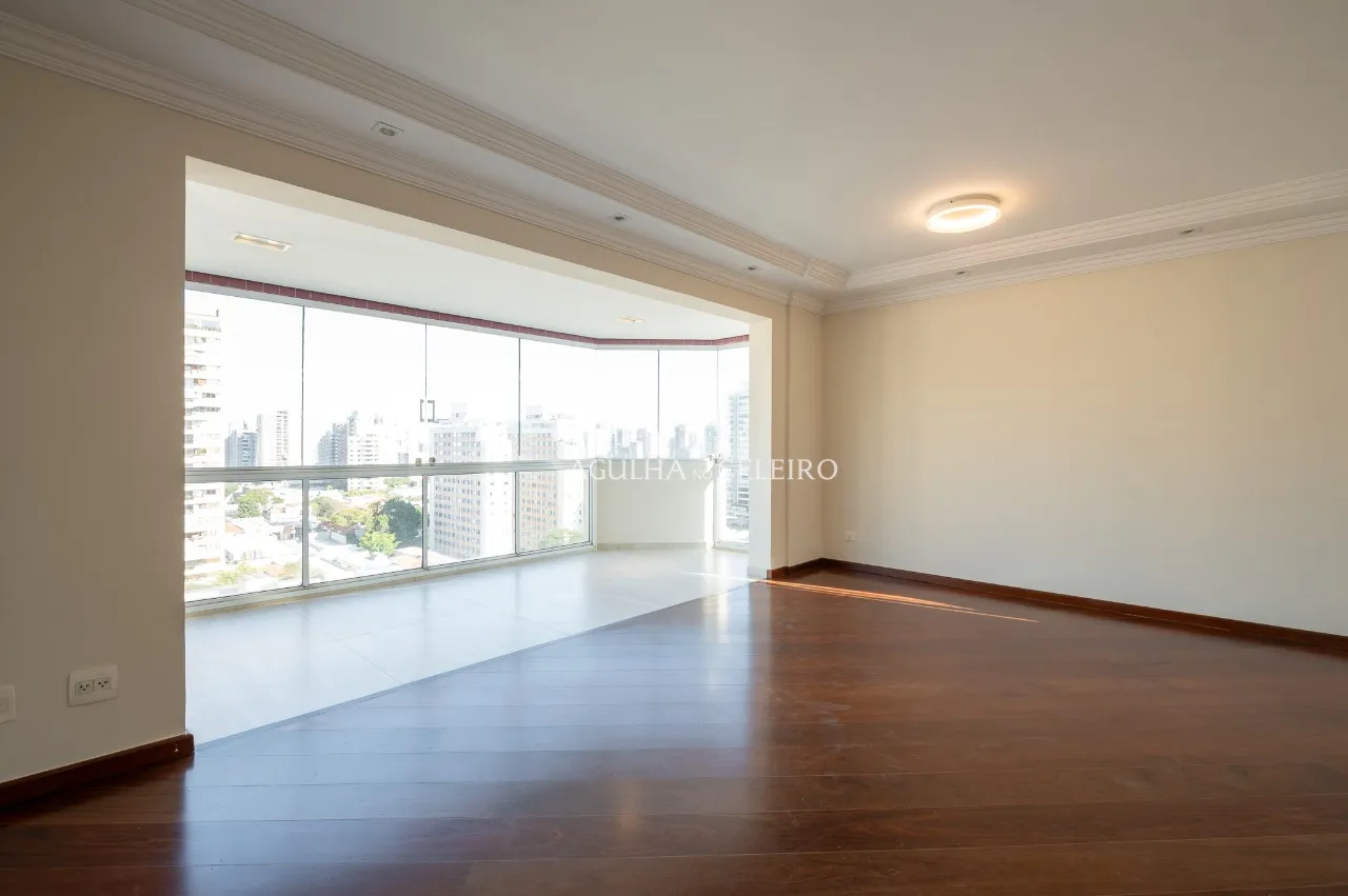 Oportunidade imperdível, apartamento reformado à venda em Moema. – 20177