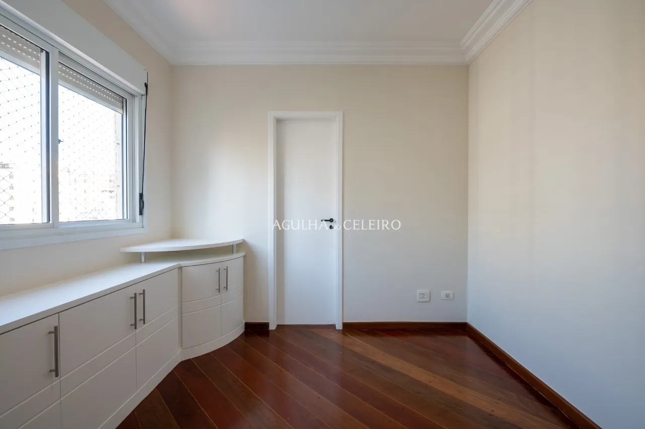 Oportunidade imperdível, apartamento reformado à venda em Moema. – 20177