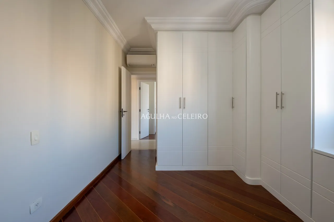 Oportunidade imperdível, apartamento reformado à venda em Moema. – 20177