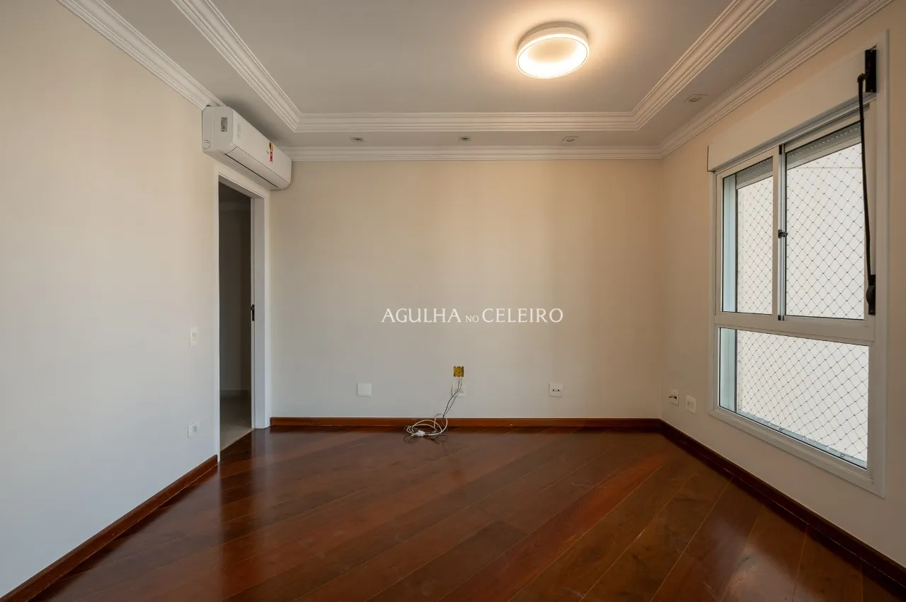 Oportunidade imperdível, apartamento reformado à venda em Moema. – 20177