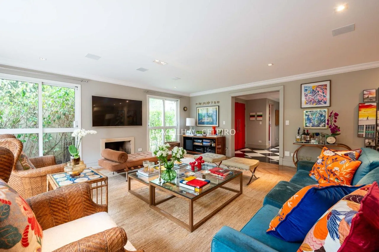 Casa em condomínio à venda no Real Parque. – 20202