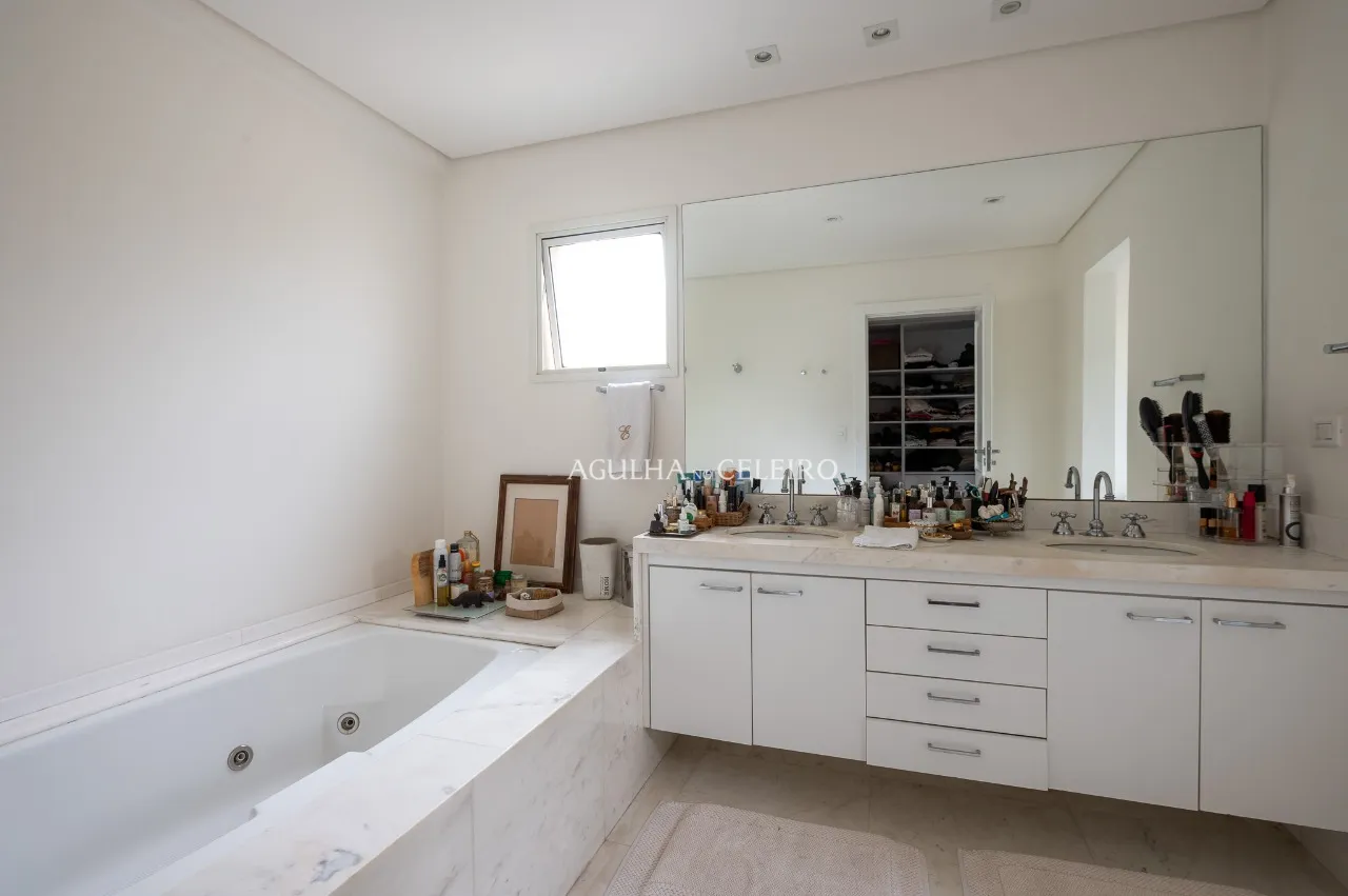 Casa em condomínio à venda no Real Parque. – 20202