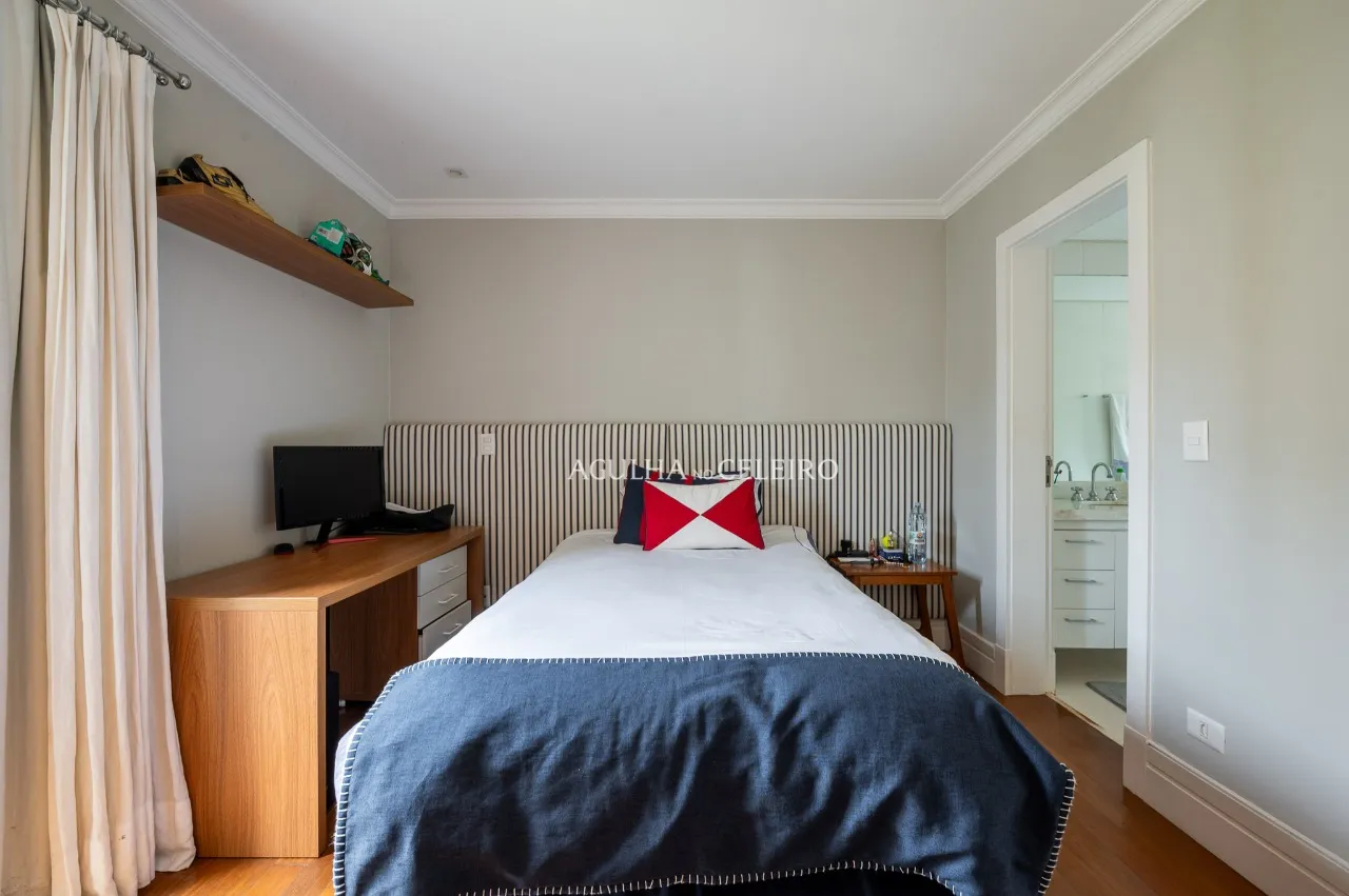 Casa em condomínio à venda no Real Parque. – 20202