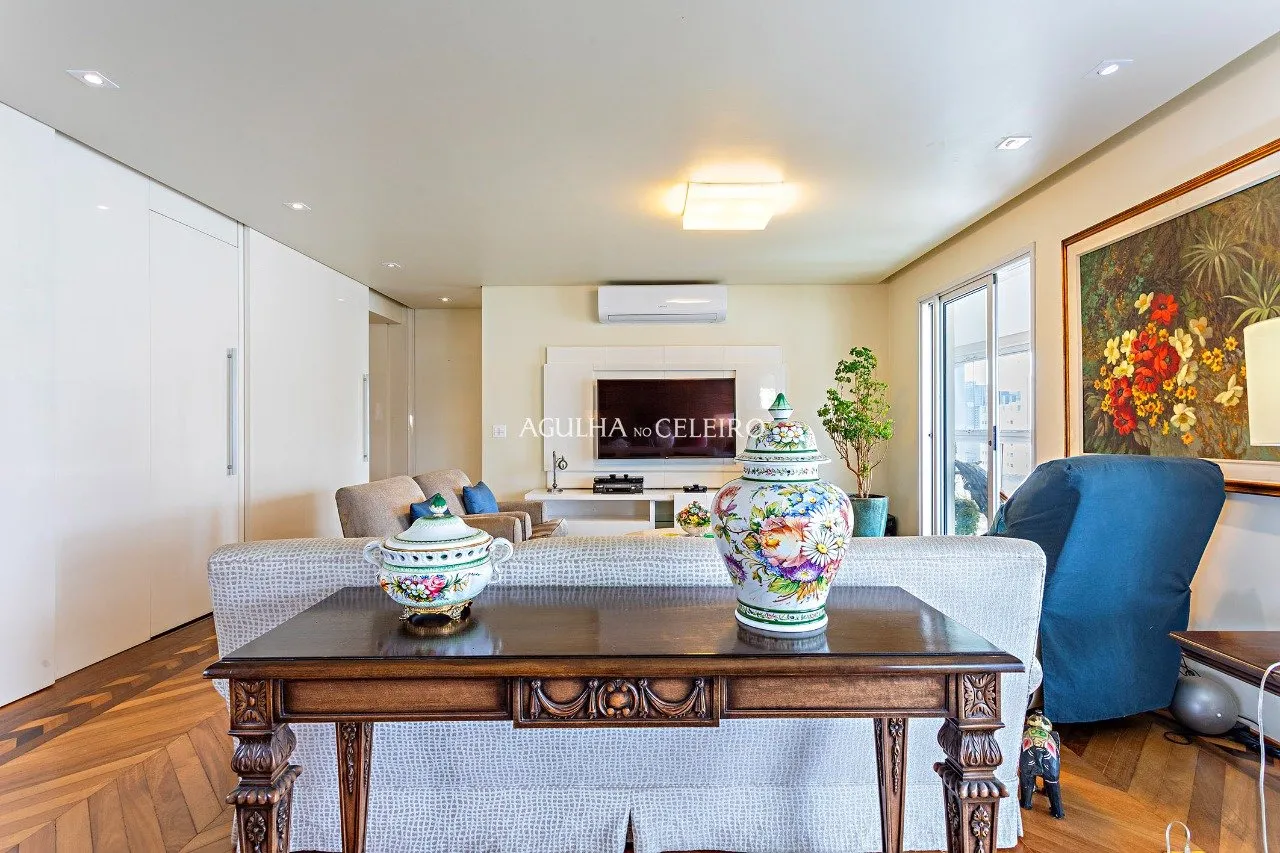 Apartamento com sacada ampla à venda no Jardim Paulista. – 20253 - _MGL3003