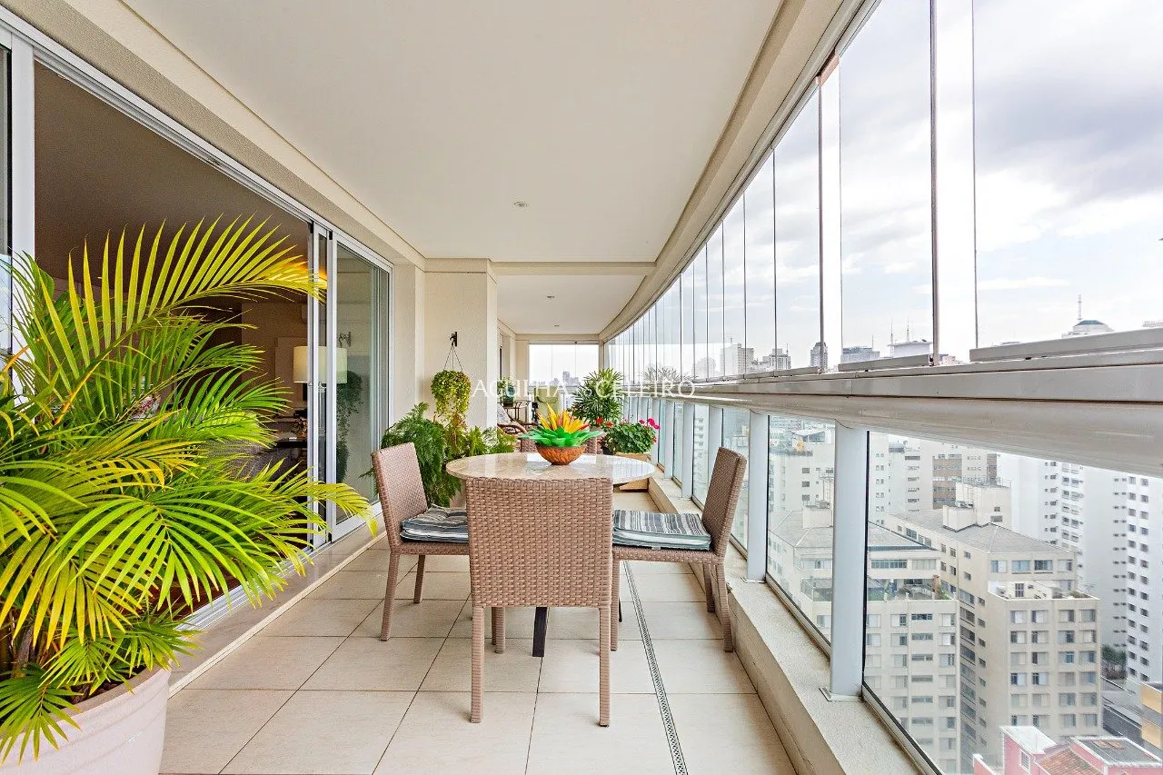 Apartamento com sacada ampla à venda no Jardim Paulista. – 20253 - _MGL3036