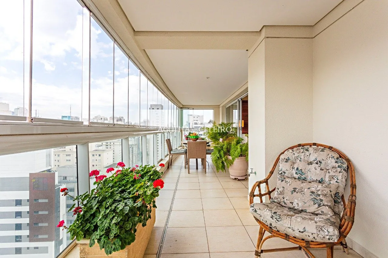 Apartamento com sacada ampla à venda no Jardim Paulista. – 20253 - _MGL3043