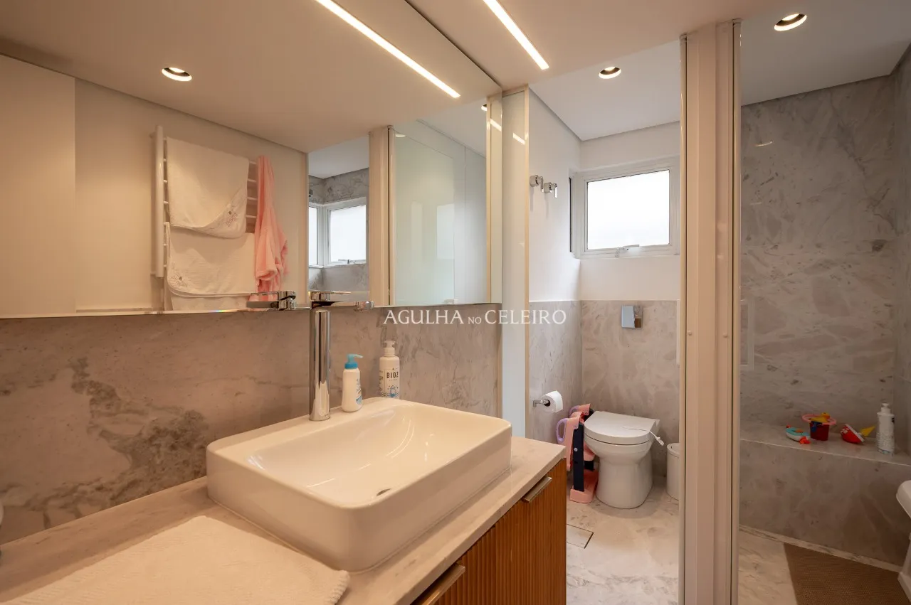 Apartamento totalmente reformado à venda no Jardim América. – AP4547