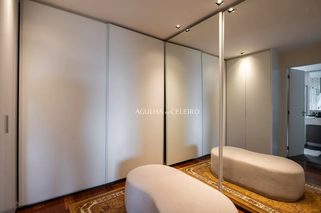 Apartamento com reforma incrível e pé direito alto em Campo Belo – AP5859