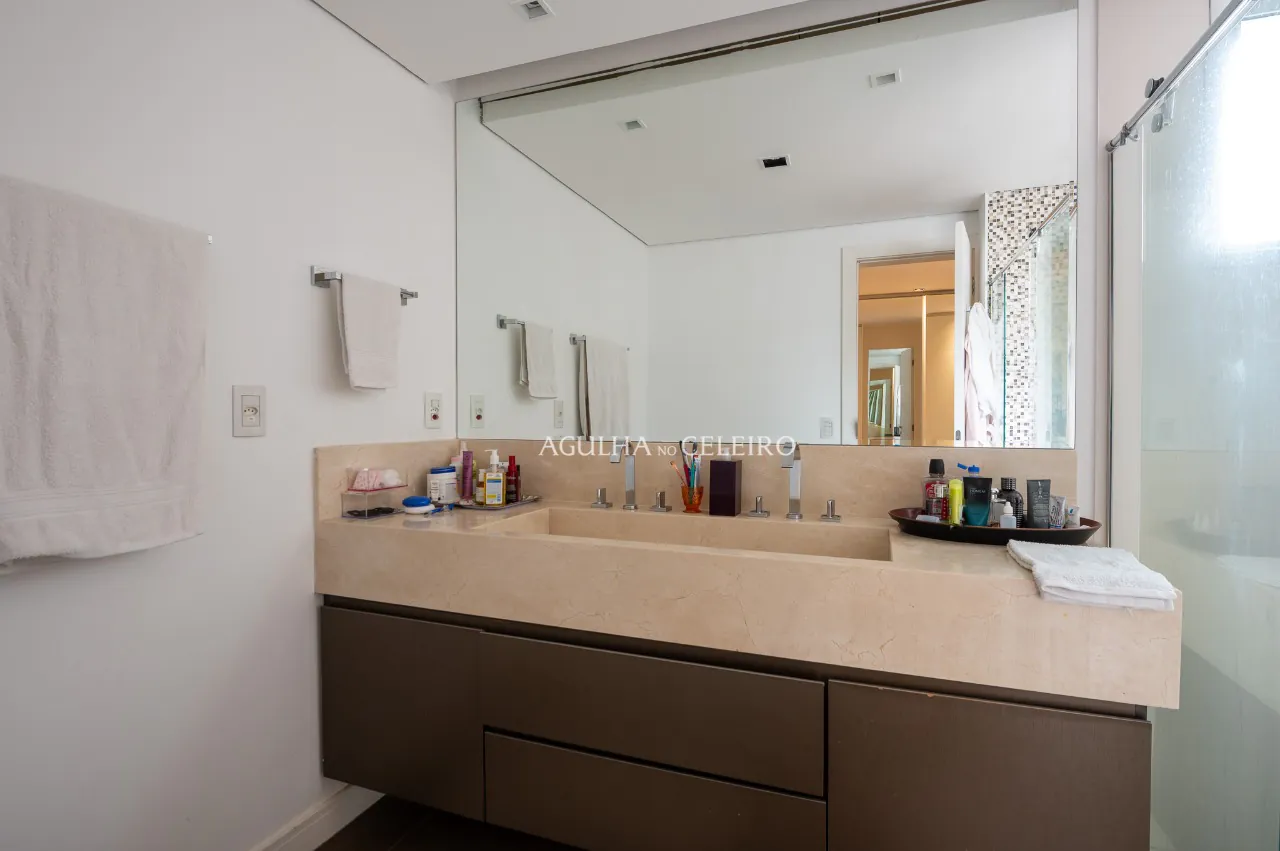 Apartamento com reforma incrível e pé direito alto em Campo Belo – AP5859