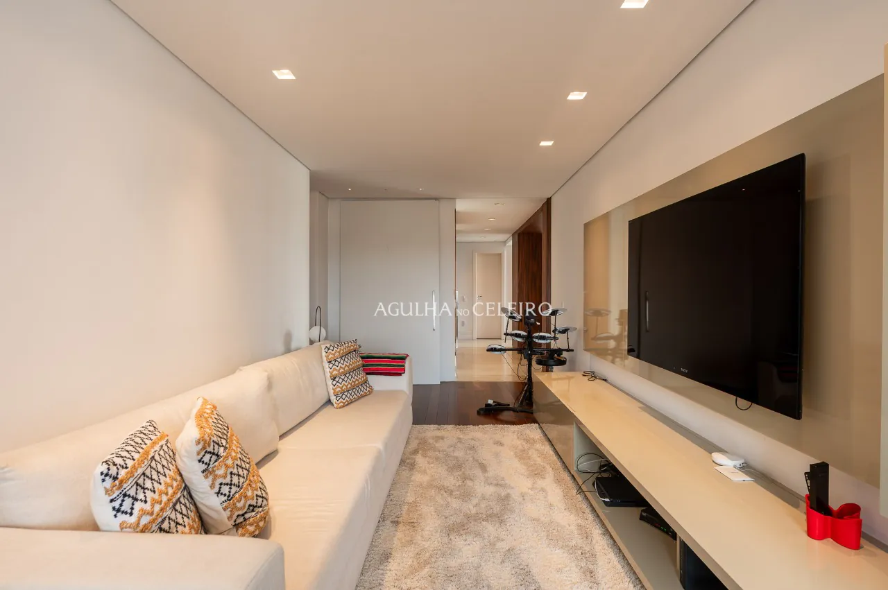 Apartamento com reforma incrível e pé direito alto em Campo Belo – AP5859