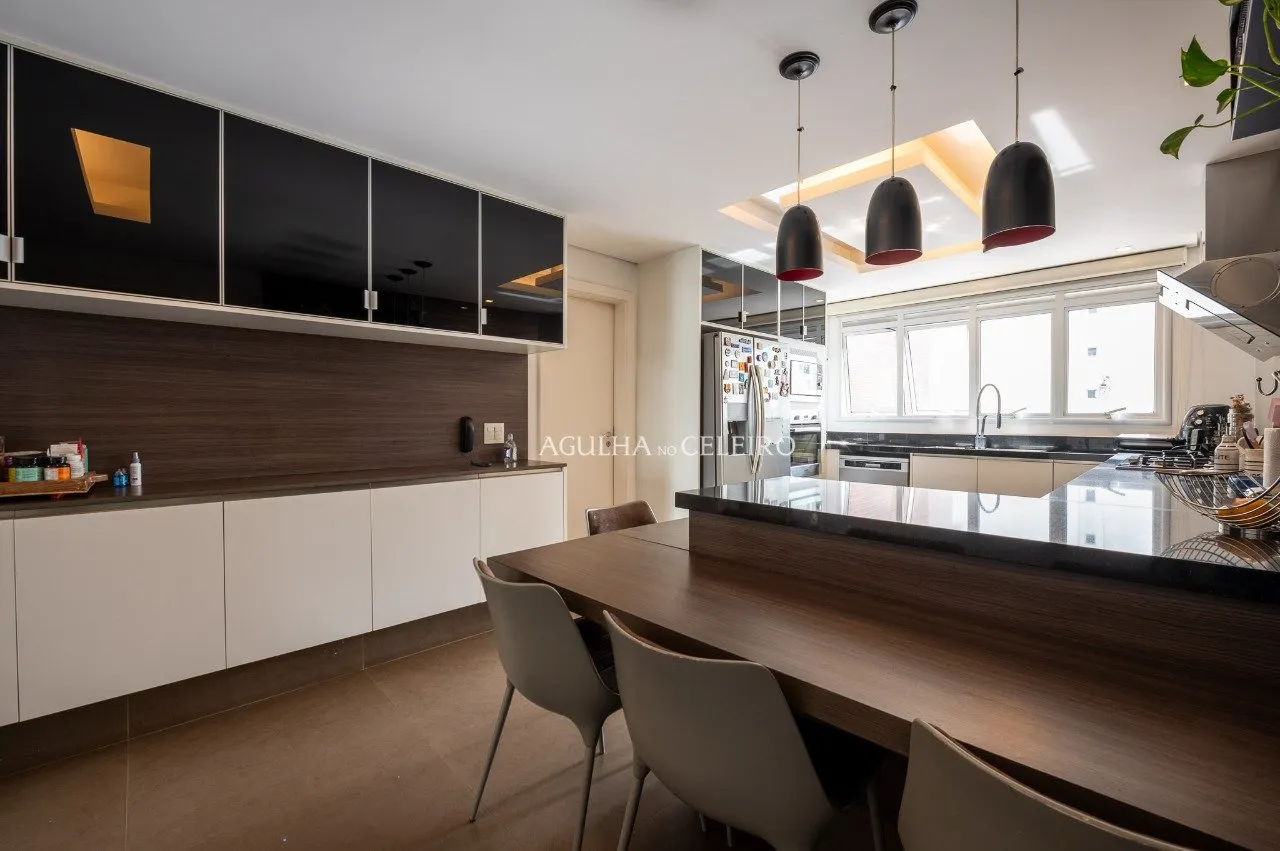 Apartamento com reforma incrível e pé direito alto em Campo Belo – AP5859