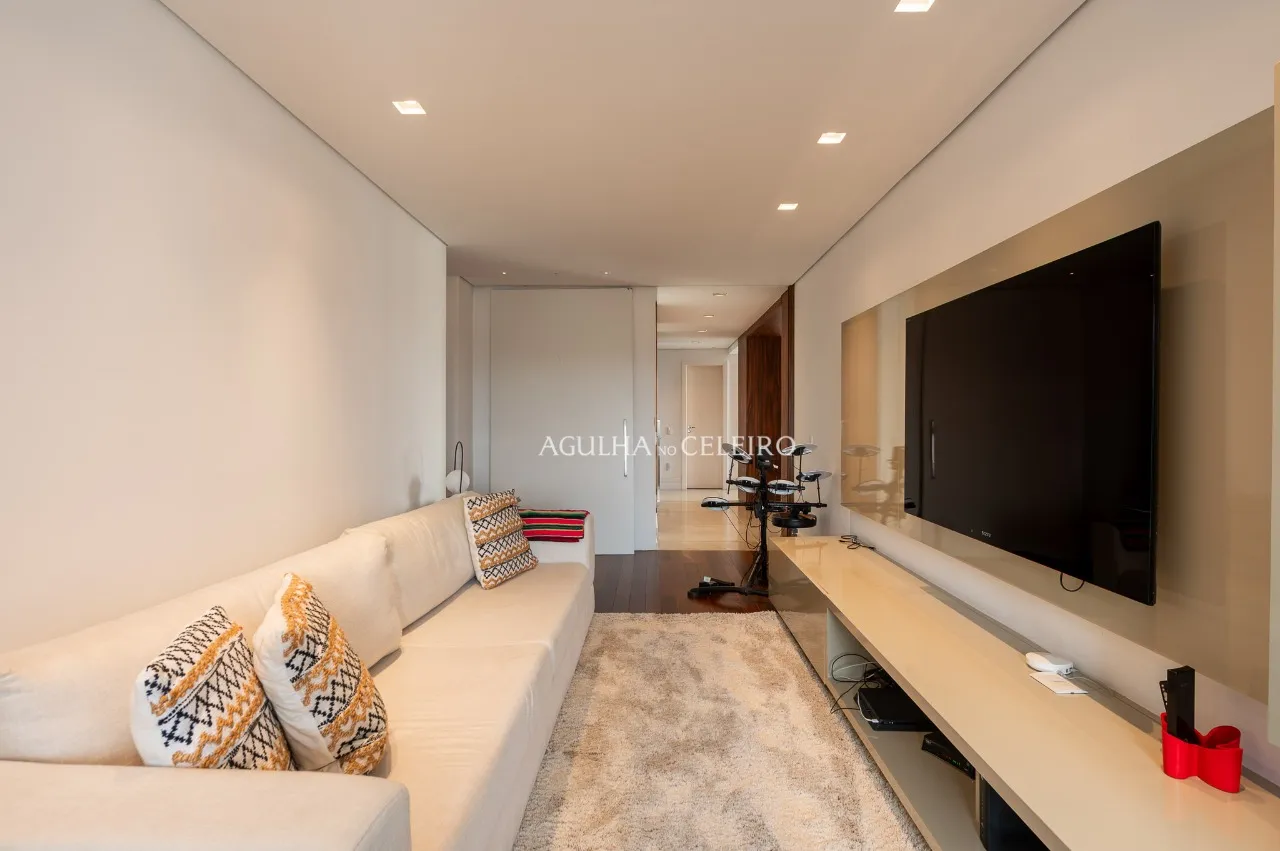 Apartamento com reforma incrível e pé direito alto em Campo Belo – AP5859