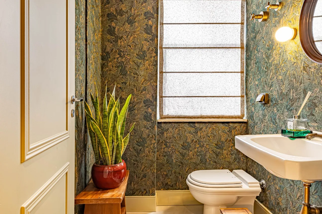 Apartamento reformado, com janelões, luz natural e localização prática, no melhor do Itaim Bibi. – AP6523