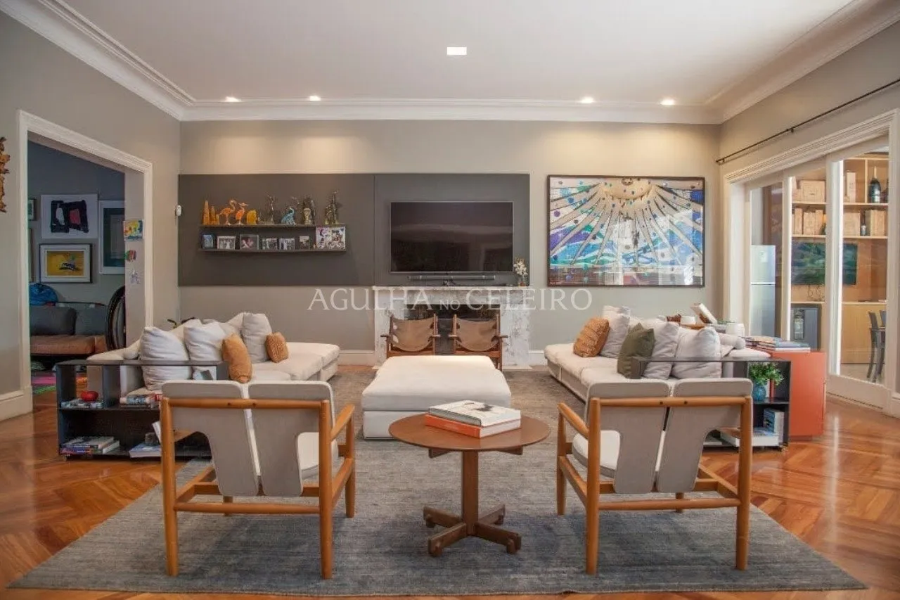 Casa com muito verde à venda no Jardim Europa. – CA0236