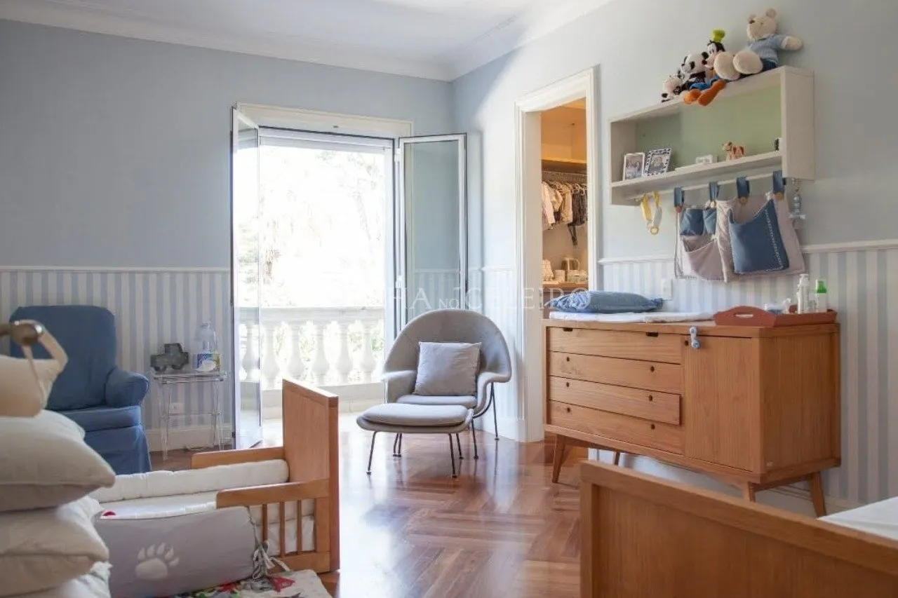 Casa com muito verde à venda no Jardim Europa. – CA0236