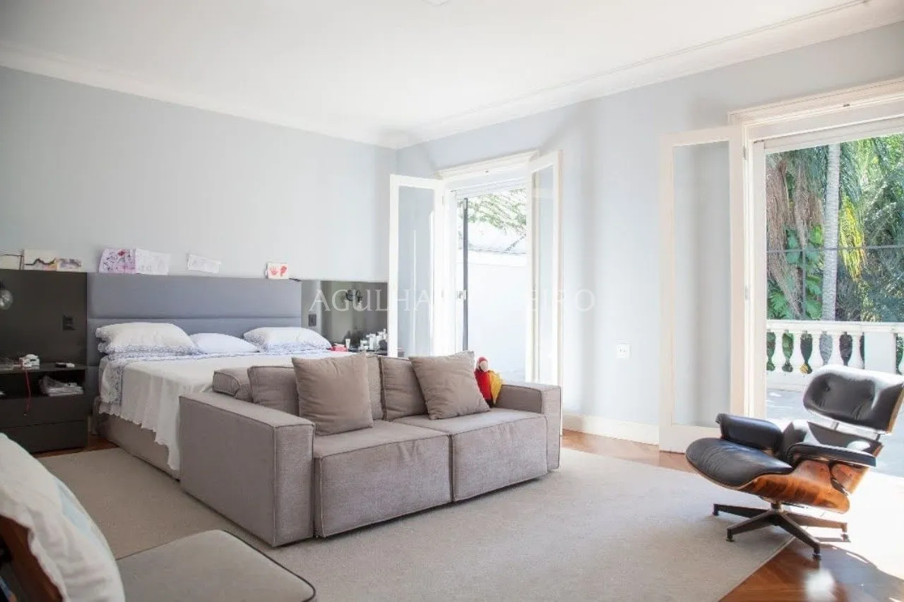 Casa com muito verde à venda no Jardim Europa. – CA0236