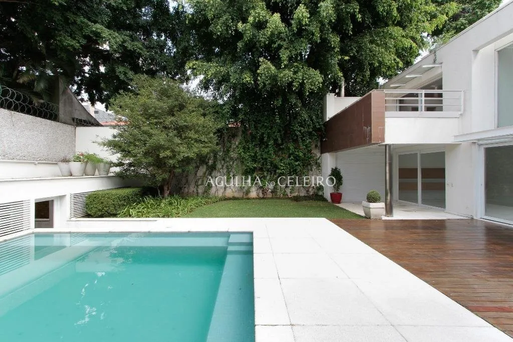 Casa moderna com muito lazer para locação no Jardim Paulista. – CA0453