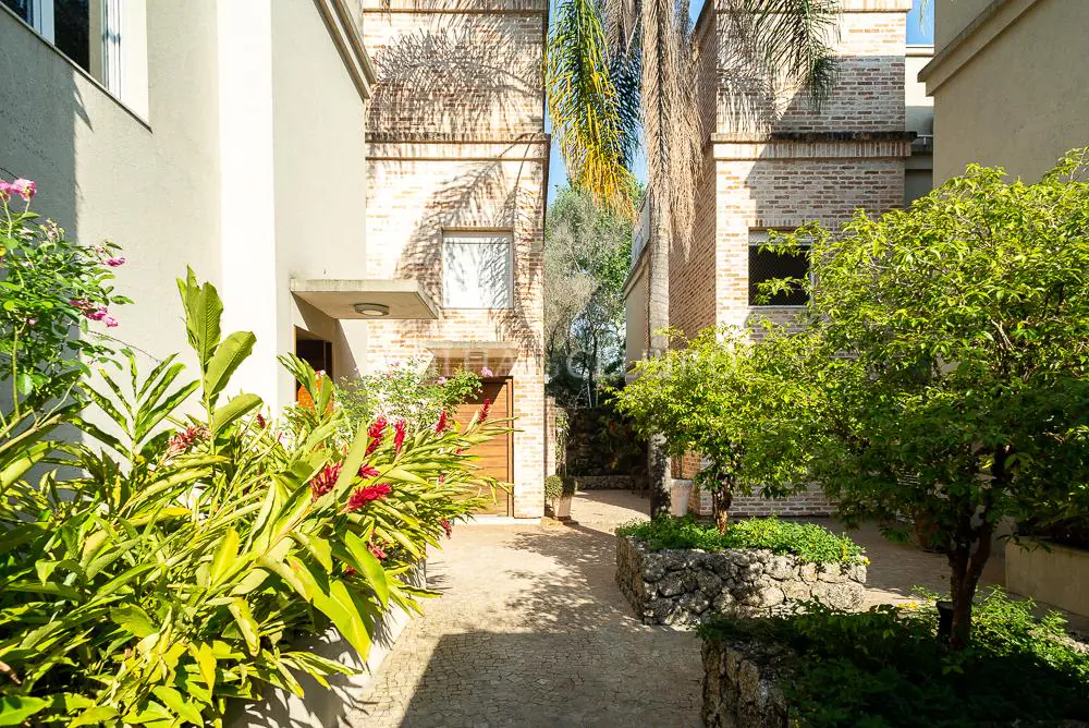 Casa em condominio à venda em Alto de Pinheiros. – CA0543