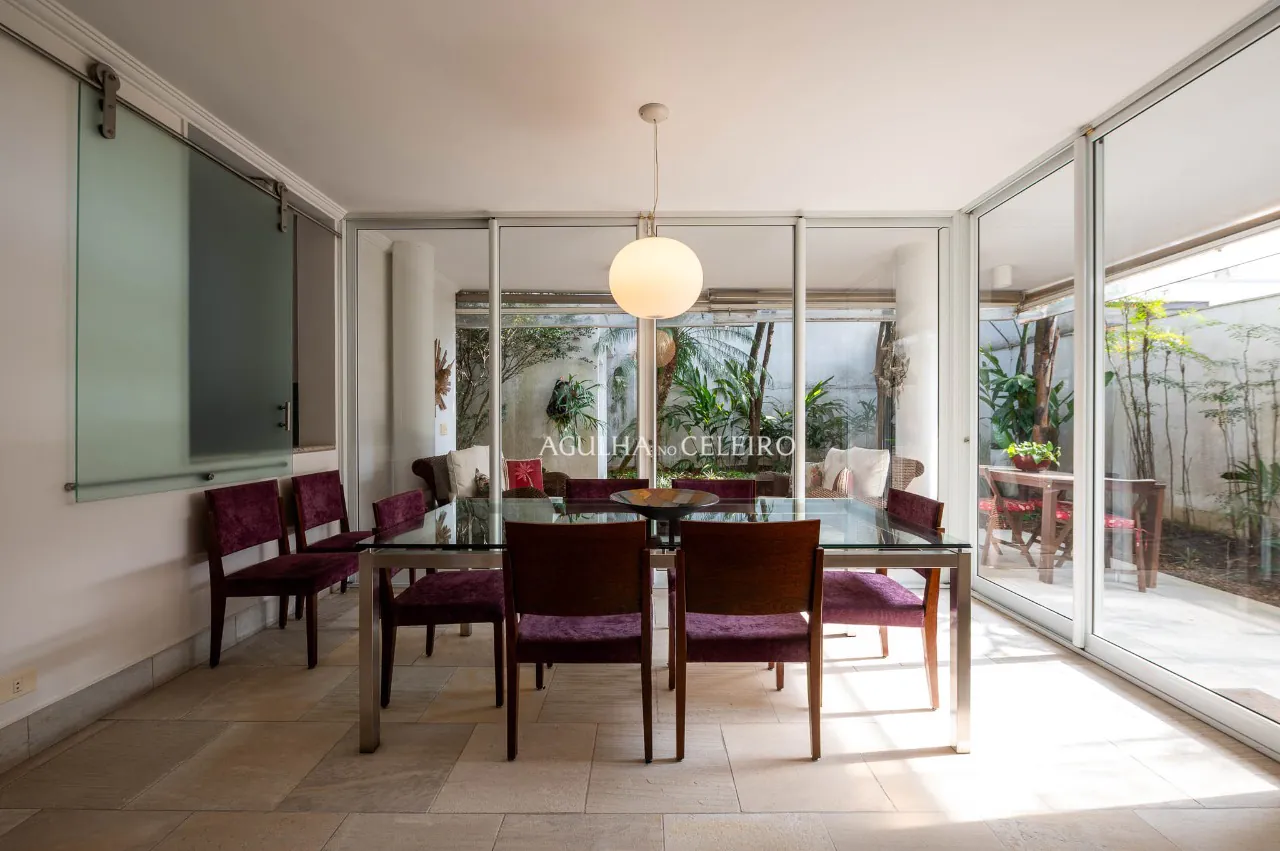 Casa à venda em Alto de Pinheiros. – CA1121