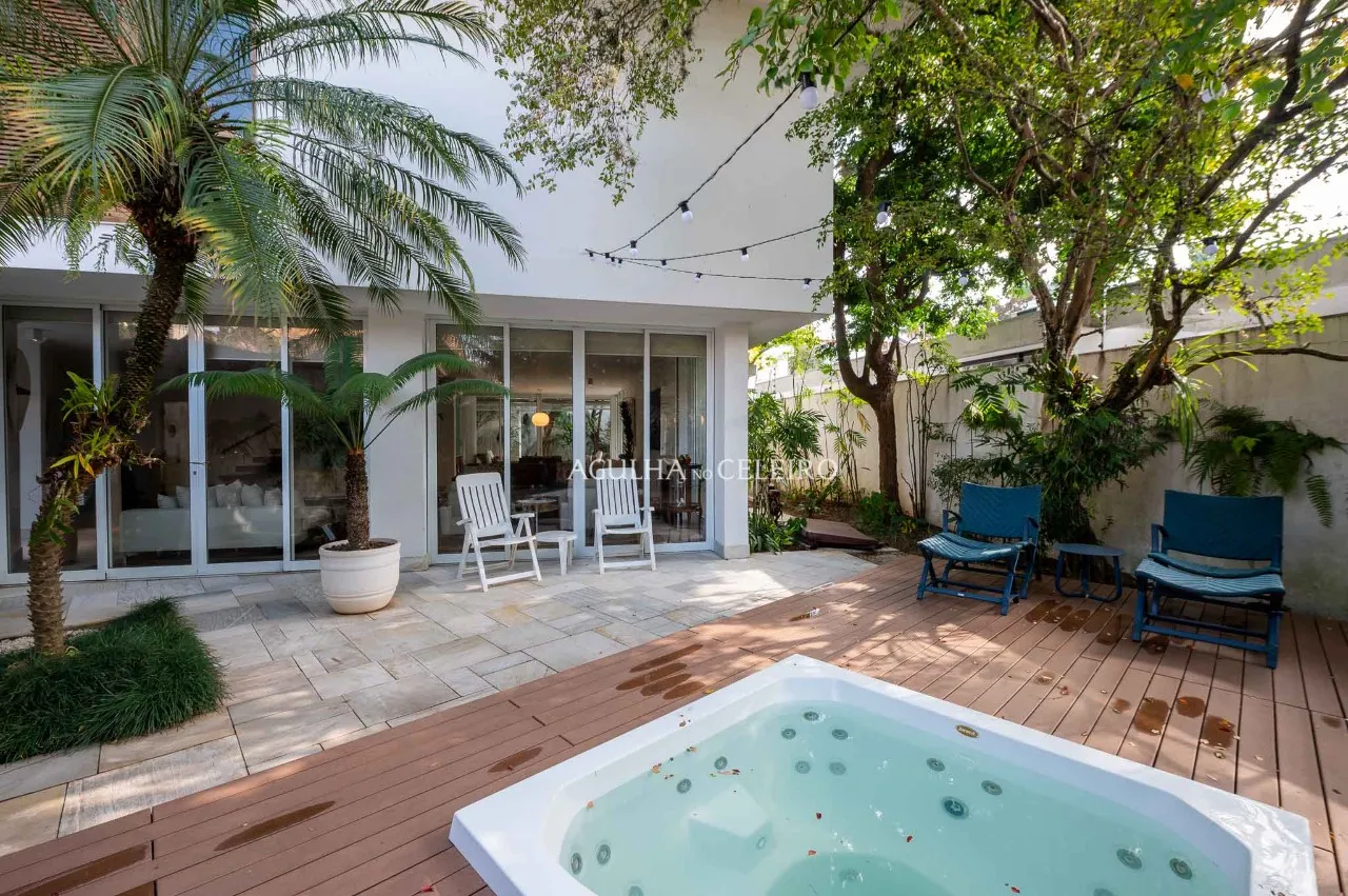 Casa à venda em Alto de Pinheiros. – CA1121