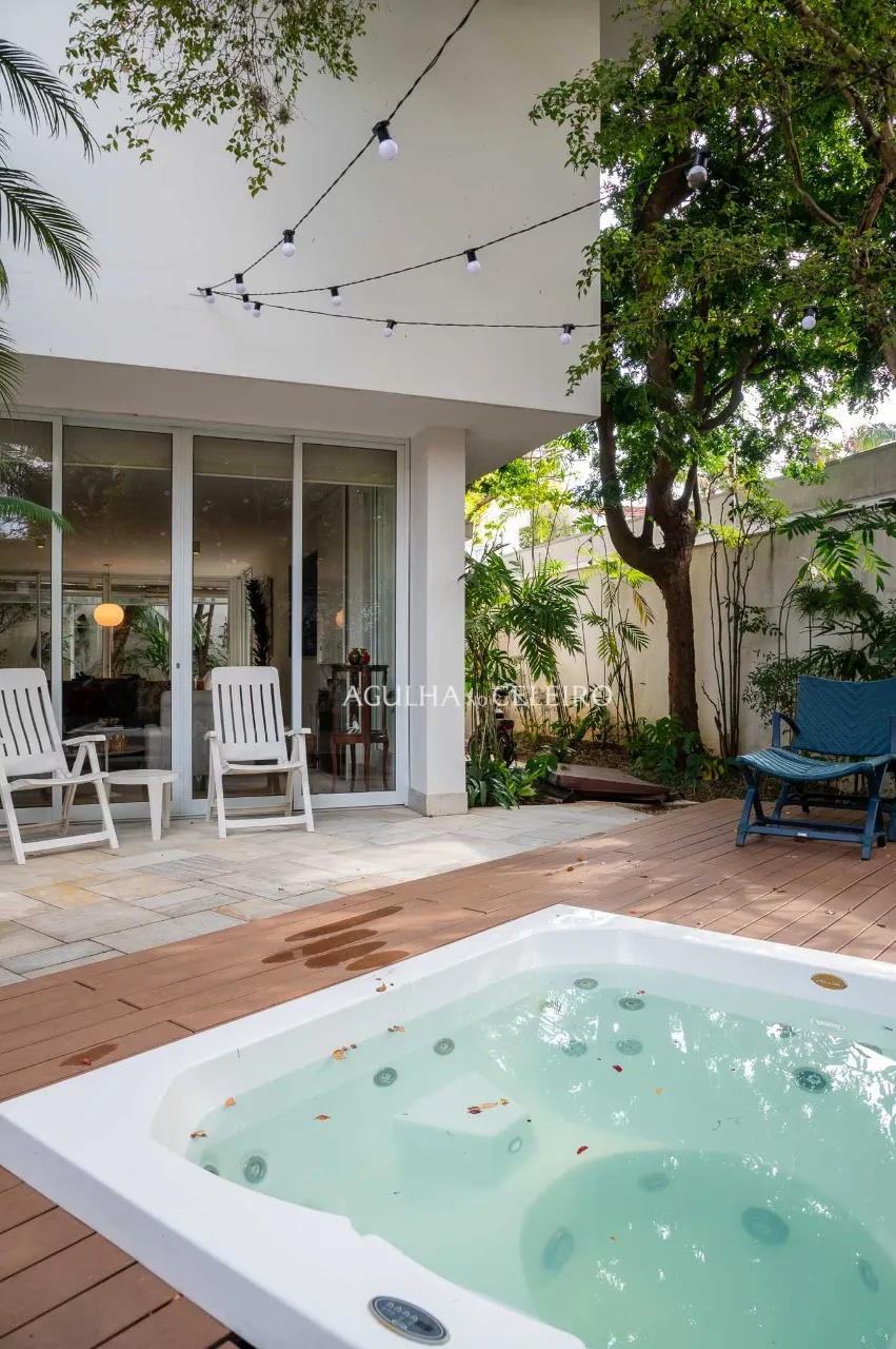 Casa à venda em Alto de Pinheiros. – CA1121