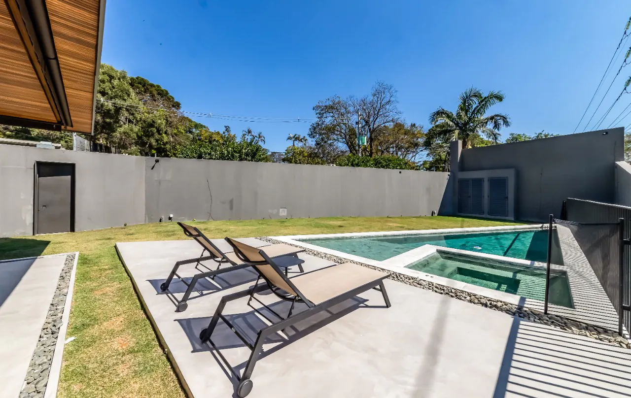 casa-modernista-com-projeto-lindo-amplo-jardim-com-piscina-de-tirar-o-folego-20515-71758421910