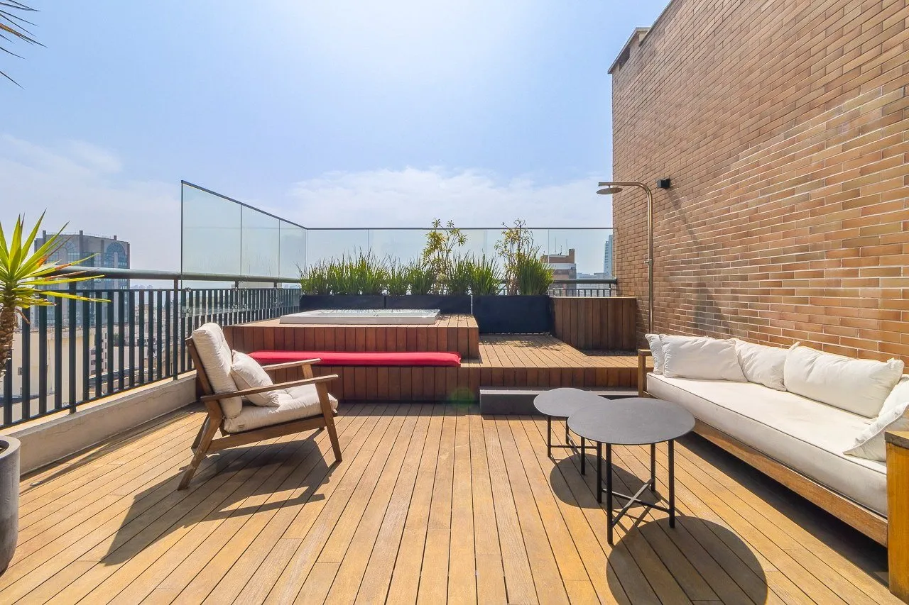 Cobertura triplex, com projeto descolado e iluminado, além de ótima área externa, em Pinheiros. – 17534