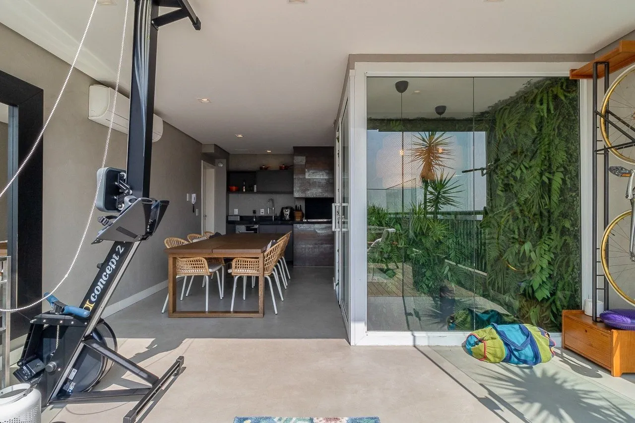 Cobertura triplex, com projeto descolado e iluminado, além de ótima área externa, em Pinheiros. – 17534