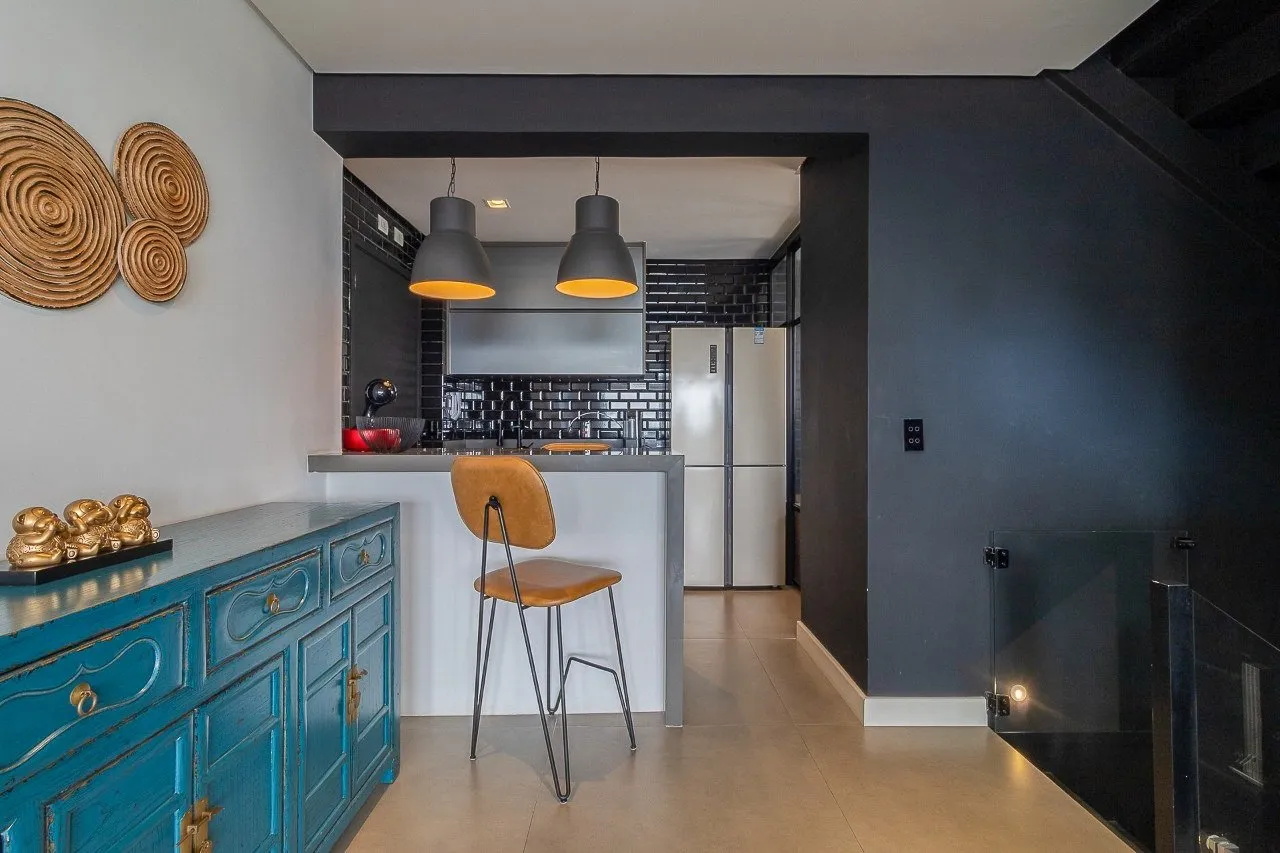 Cobertura triplex, com projeto descolado e iluminado, além de ótima área externa, em Pinheiros. – 17534