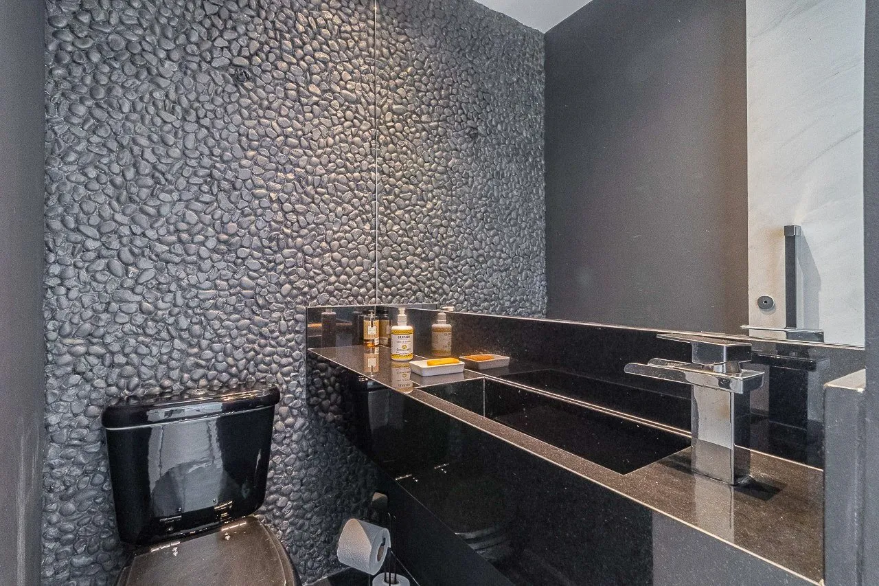 Cobertura triplex, com projeto descolado e iluminado, além de ótima área externa, em Pinheiros. – 17534