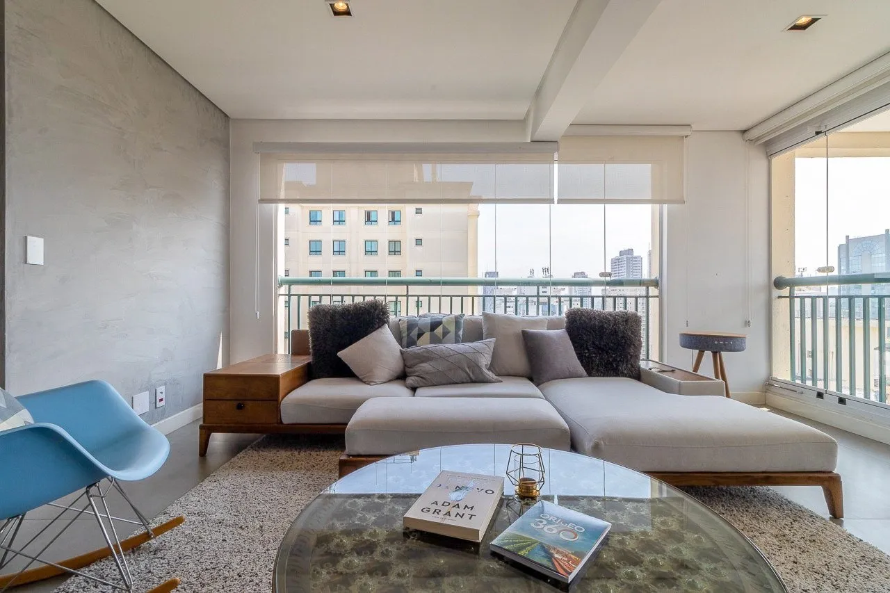 Cobertura triplex, com projeto descolado e iluminado, além de ótima área externa, em Pinheiros. – 17534