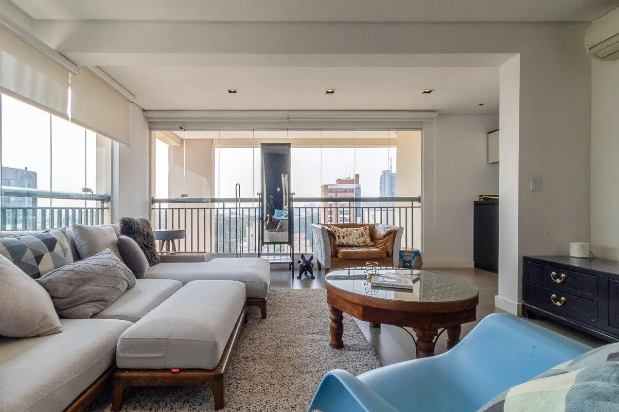 Cobertura triplex, com projeto descolado e iluminado, além de ótima área externa, em Pinheiros. – 17534