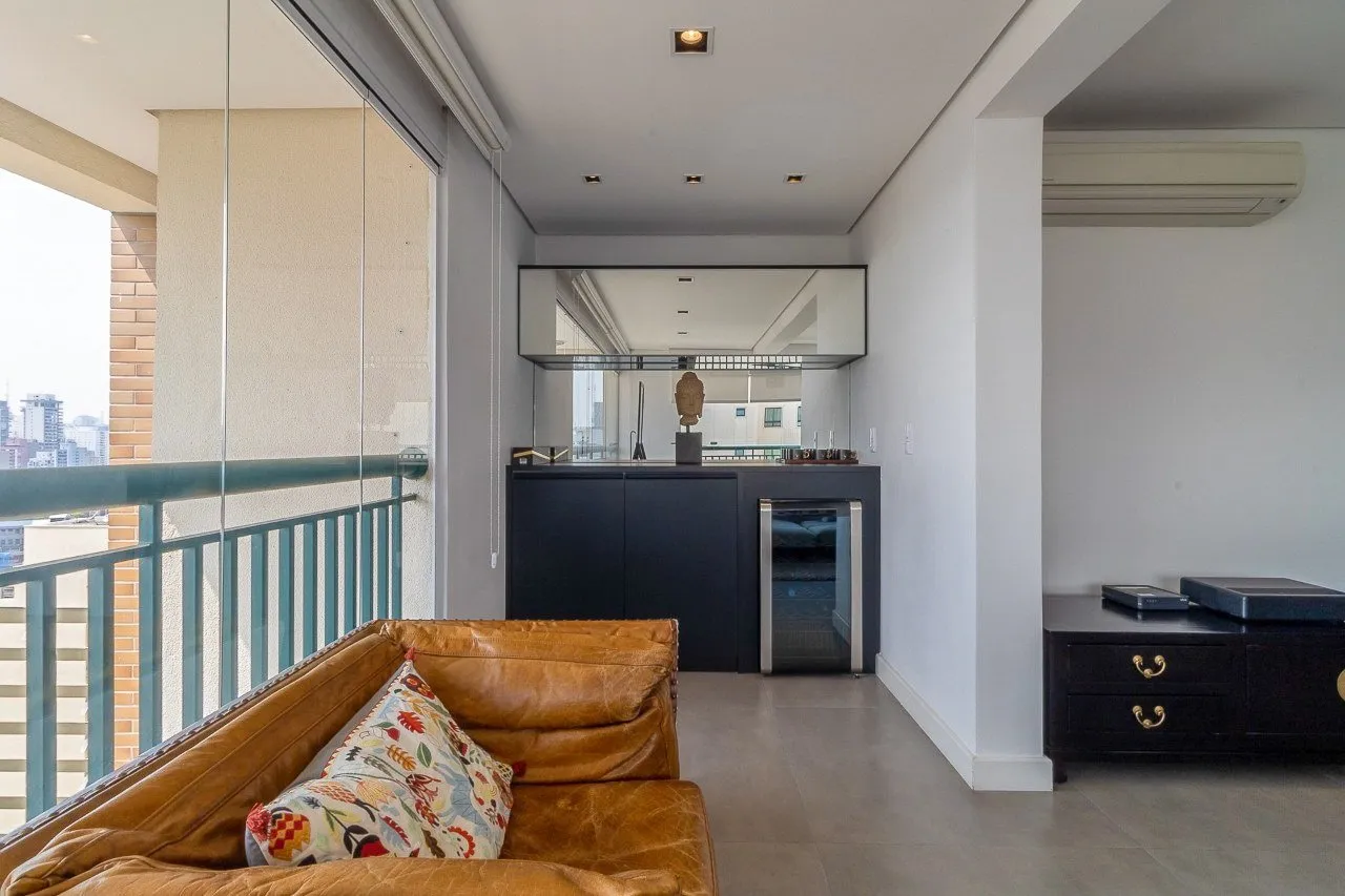 Cobertura triplex, com projeto descolado e iluminado, além de ótima área externa, em Pinheiros. – 17534