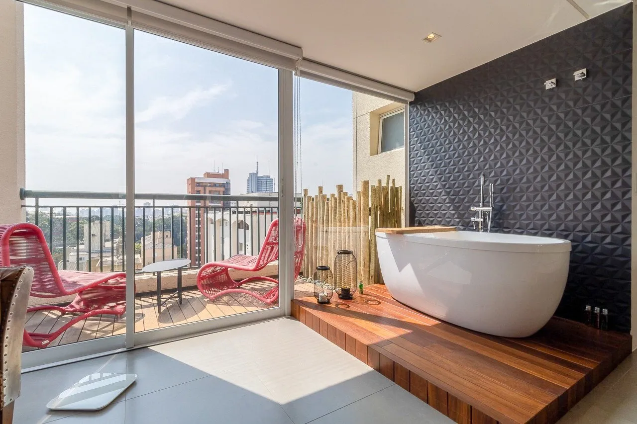 Cobertura triplex, com projeto descolado e iluminado, além de ótima área externa, em Pinheiros. – 17534