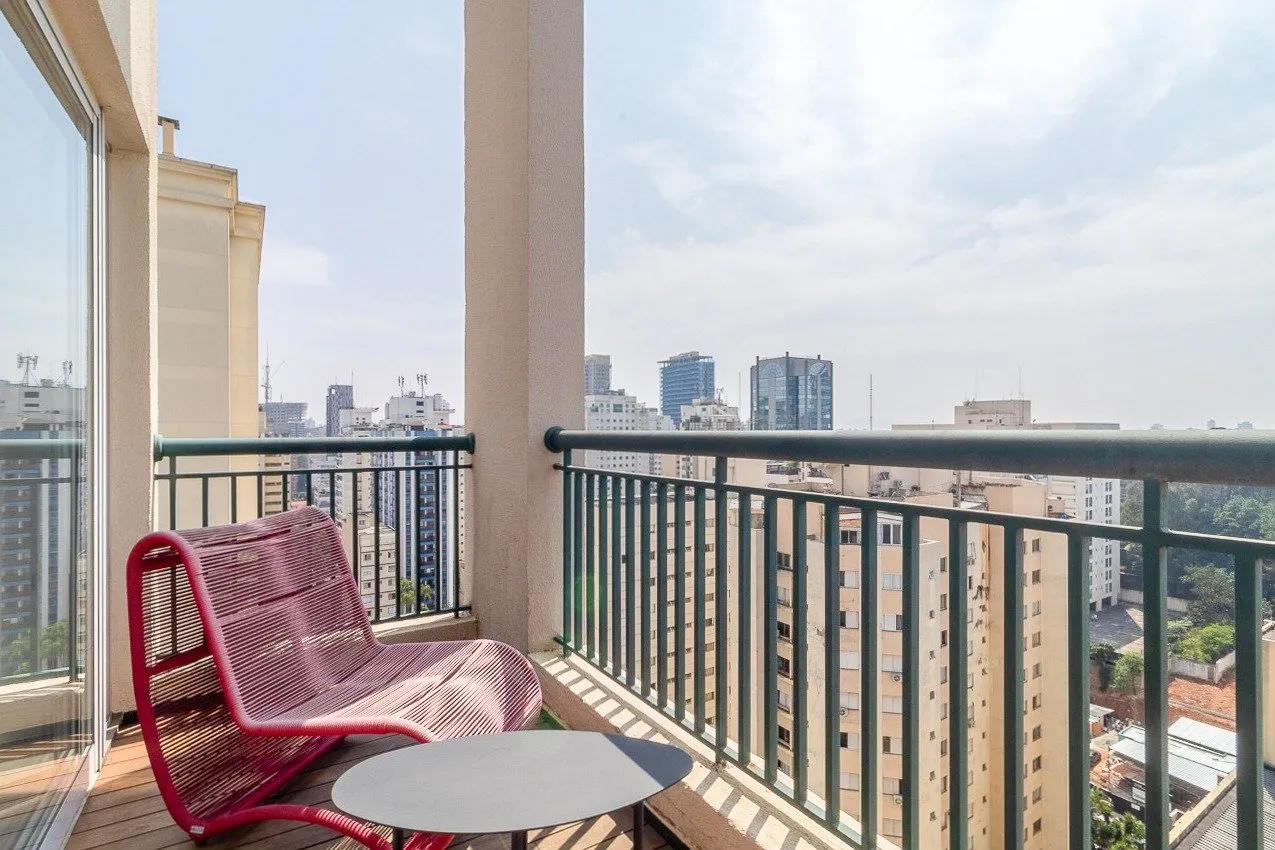 Cobertura triplex, com projeto descolado e iluminado, além de ótima área externa, em Pinheiros. – 17534